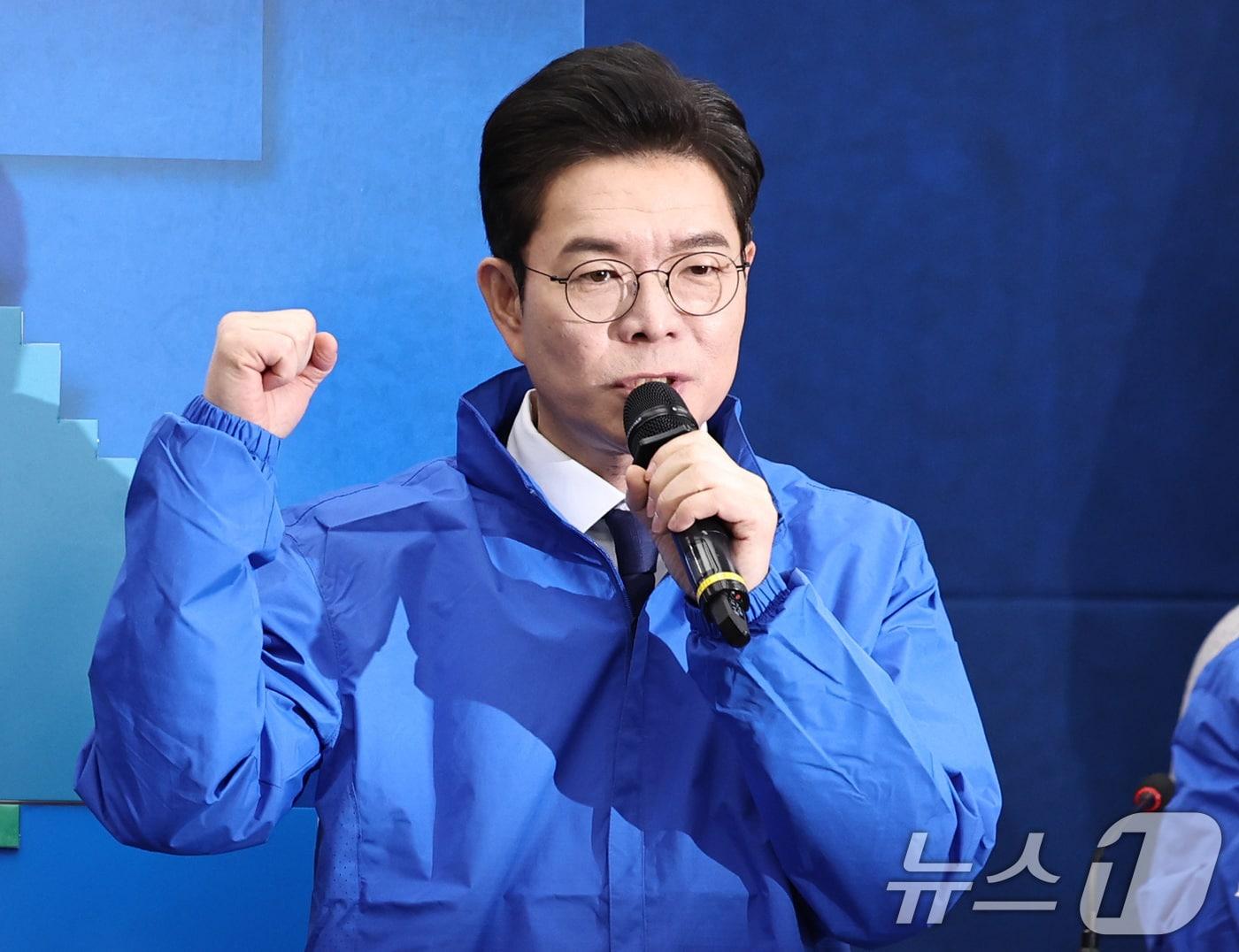 본문 이미지 - 정원오 더불어민주당 서울시장 후보가 23일 서울 여의도 국회에서 열린 6·3 지방선거 광역단체장 후보 연석회의에서 각오를 밝히고 있다. 2026.4.23 ⓒ 뉴스1 구윤성 기자