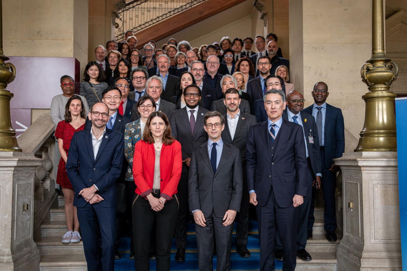 본문 이미지 - 이달 14일부터 15일까지 프랑스 파리서 개최된 '2026 U7+ 세계대학연합 총장 회의'에 참석한 유홍림 서울대 총장. 김태균 서울대 국제처장도 동행했다.(서울대 제공)