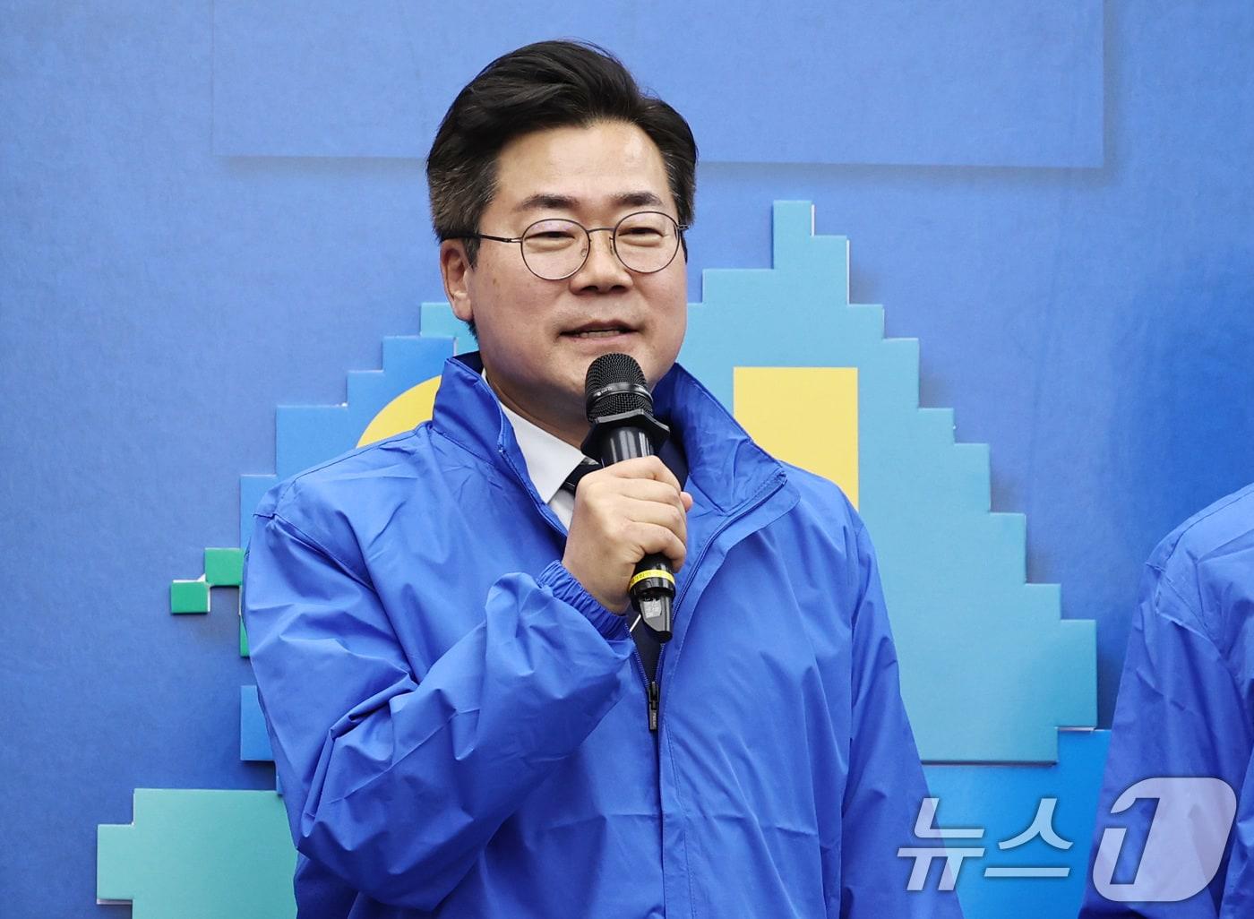 본문 이미지 - 박찬대 더불어민주당 인천시장 후보가 23일 서울 여의도 국회에서 열린 6·3 지방선거 광역단체장 후보 연석회의에서 각오를 밝히고 있다. 2026.4.23 ⓒ 뉴스1 구윤성 기자