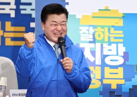 본문 이미지 - 신용한 더불어민주당 충북도지사 후보.(자료사진)/뉴스1