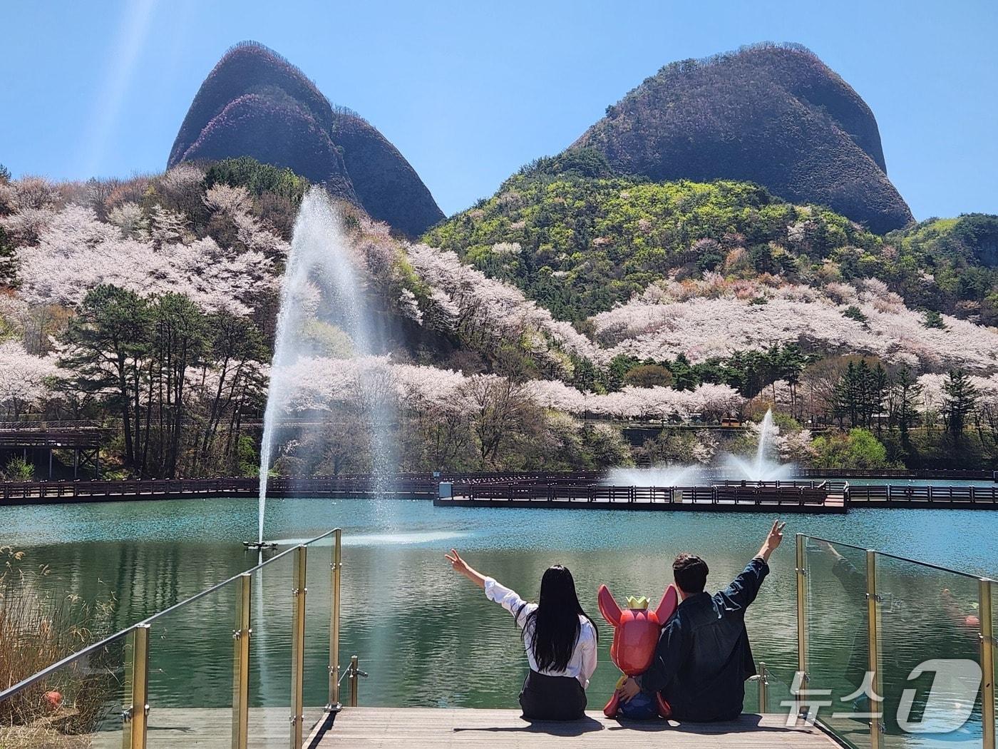 본문 이미지 - 올해 1분기 전북 진안군 총 방문객 수가 약 184만 명에 달하며, 전년 동기 대비 약 10만 명이 증가했다.(진안군제공, 재판매 및 DB금지)2026.4.23/뉴스1