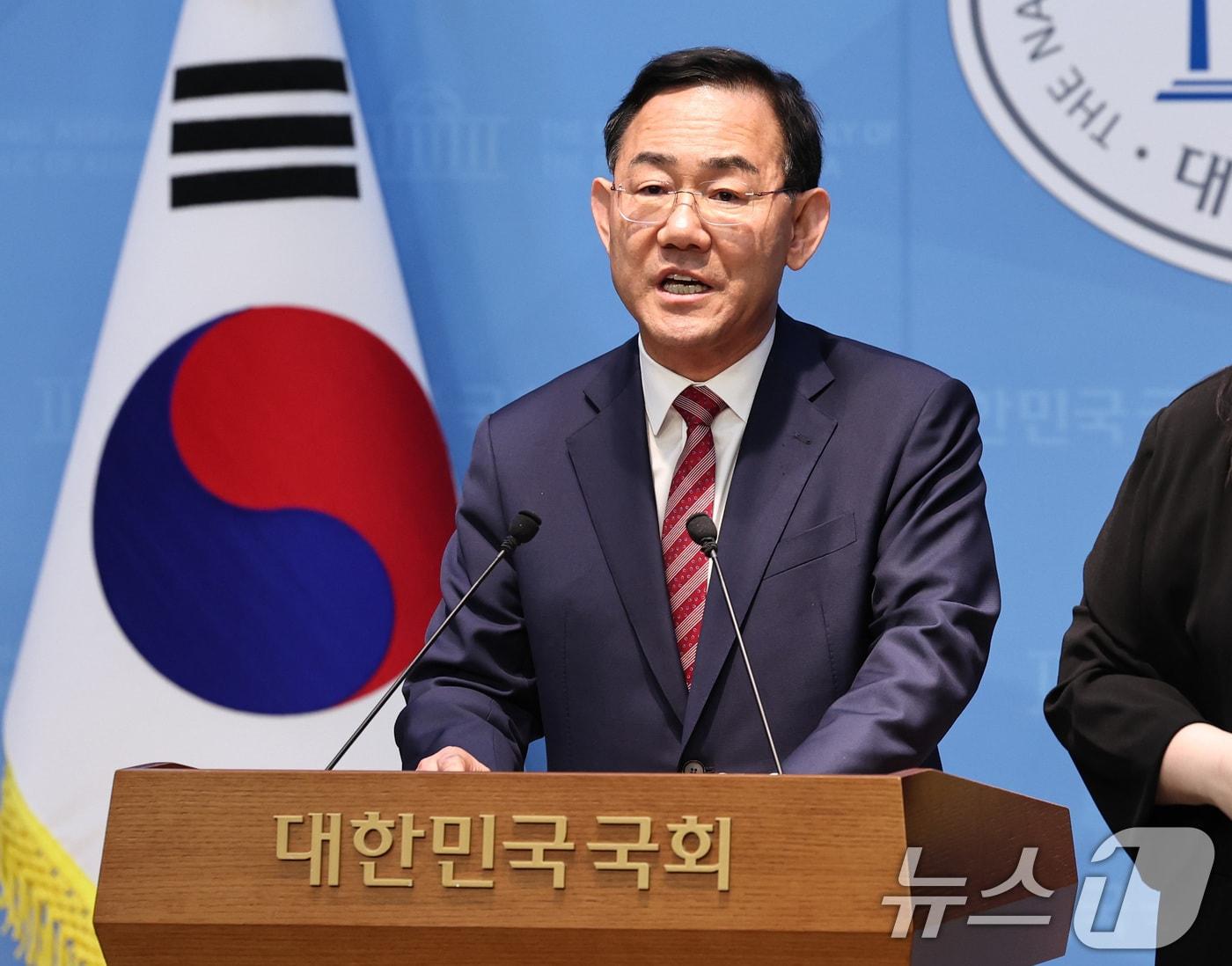 본문 이미지 - 6·3 지방선거 국민의힘 대구시장 경선에서 컷오프(공천 배제)된 주호영 의원이 23일 서울 여의도 국회 소통관에서 선거 불출마 기자회견을 하고 있다. 2026.4.23 ⓒ 뉴스1 구윤성 기자