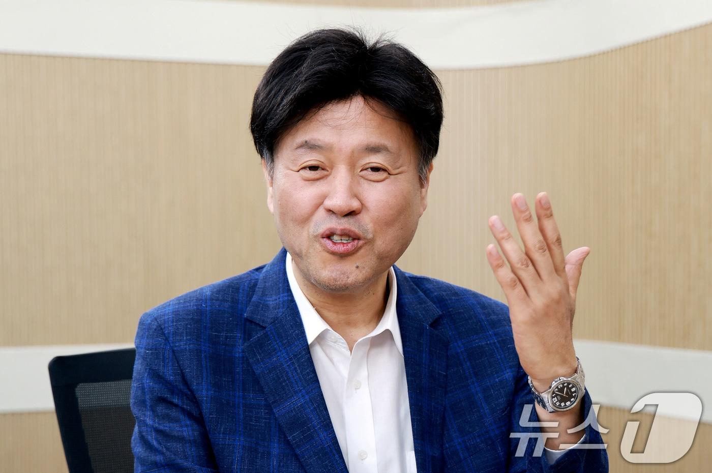 본문 이미지 - 김용 전 더불어민주당 민주연구원 부원장이 23일 서울 종로구 뉴스1 스튜디오에서 인터뷰를 하고 있다. 2026.4.23 ⓒ 뉴스1 이호윤 기자