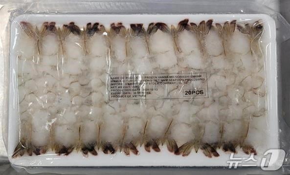 본문 이미지 - 23일 수입 냉동 흰다리새우살에서 기준치를 초과한 항생제 성분이 검출돼 식품의약품안전처가 회수 조치에 나섰다. (식약처 제공)