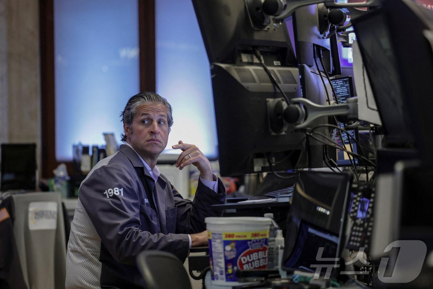 본문 이미지 - 뉴욕증권거래소 트레이더 ⓒ 로이터=뉴스1