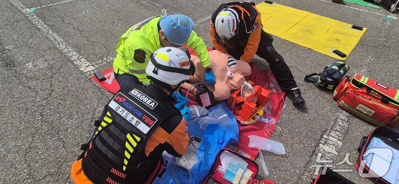 본문 이미지 - 경기도소방재난본부 '119메딕원(Medic-One) 구급대' 종합훈련. (경기소방 제공. 재판매 및 DB 금지) 2026.4.24/뉴스1