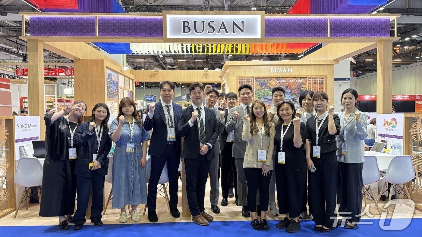 본문 이미지 - 부산시와 부산관광공사, 싱가포르 마이스(MICE) 박람회 참가 모습.(부산시 제공. 재판매 및 DB금지)
