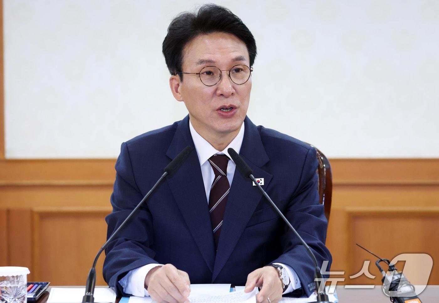 본문 이미지 - 김민석 국무총리가 24일 오전 서울 종로구 세종대로 정부서울청사에서 열린 성장엔진 연계 지역인재 양성 관계장관회의에서 모두 발언을 하고 있다. 2026.4.24 ⓒ 뉴스1 김명섭 기자