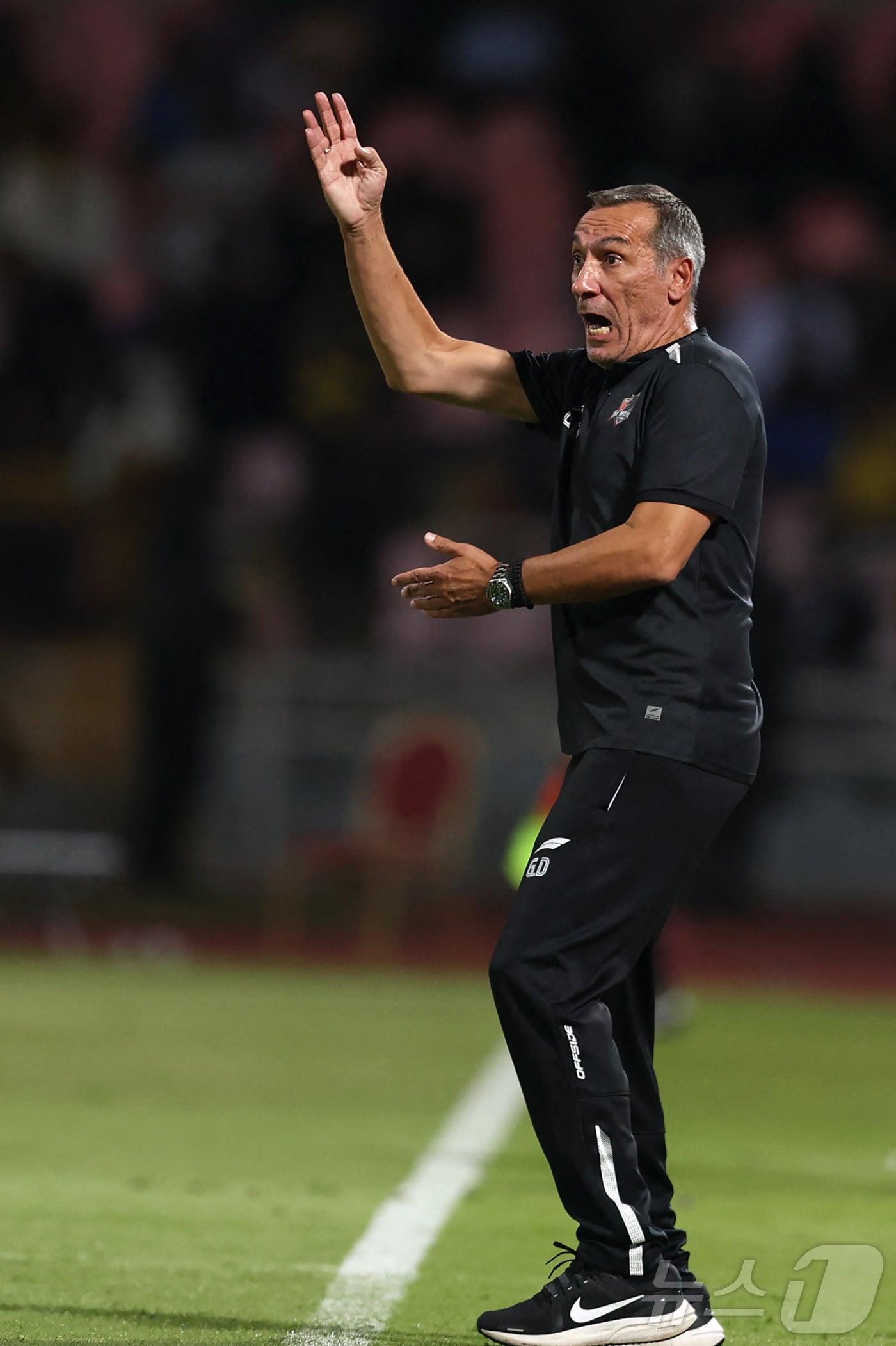 본문 이미지 - 사우디아라비아 국가대표팀에 부임한 게오르기오스 도니스 감독.  ⓒ AFP=뉴스1