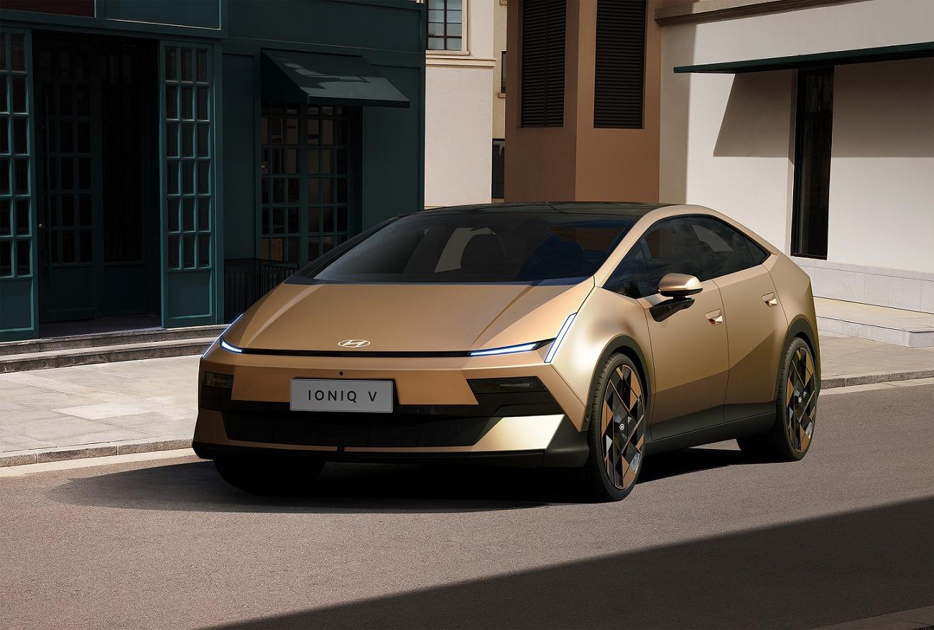 본문 이미지 - 현대자동차가 중국 시장 맞춤형으로 출시하는 중형 전기 세단 '아이오닉 V(브이)'의 모습. 아이오닉 V는 24일 중국 베이징에서 열린 '2026 베이징 국제 모터쇼'에서 처음 공개됐다. 아이오닉 브랜드 사상 최초의 중국 맞춤형 모델이다(자료사진. 현대차 제공). 2026.4.24.