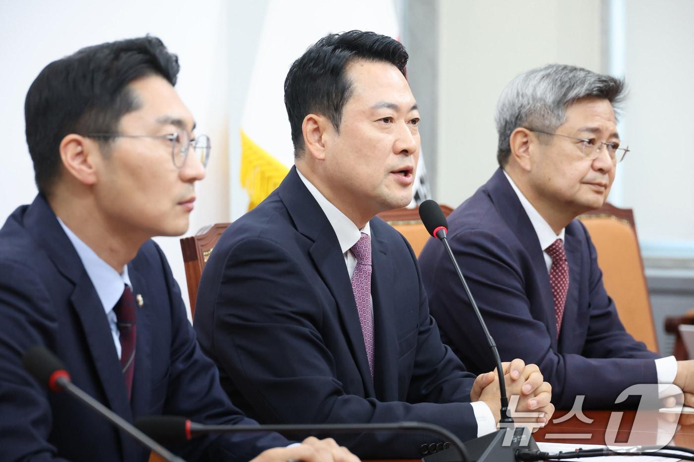 본문 이미지 - 장동혁 국민의힘 대표가 24일 서울 여의도 국회에서 열린 현안 관련 브리핑을 하고 있다. ⓒ 뉴스1 신웅수 기자