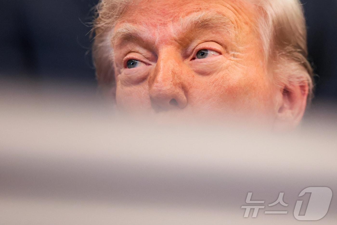 본문 이미지 - 23일(현지시간) 도널드 트럼프 미국 대통령이 워싱턴DC 백악관에서 의료 정책 관련 행사에 참석하고 있다. 2026.04.23 ⓒ 로이터=뉴스1