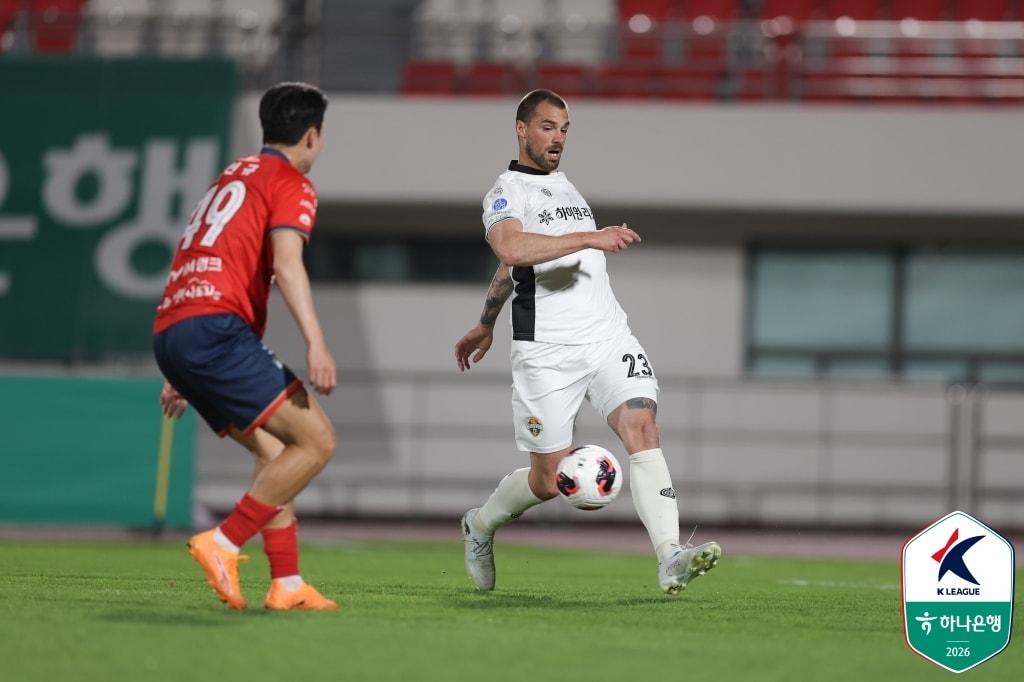 본문 이미지 - 강원FC의 강투지(한국프로축구연맹 제공) 