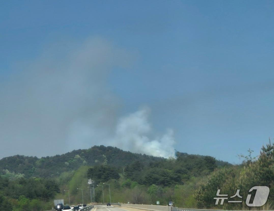 본문 이미지 - 양양 현남면 산불현장.(독자제공, 재판매 및 DB 금지) 2026.4.24/뉴스1