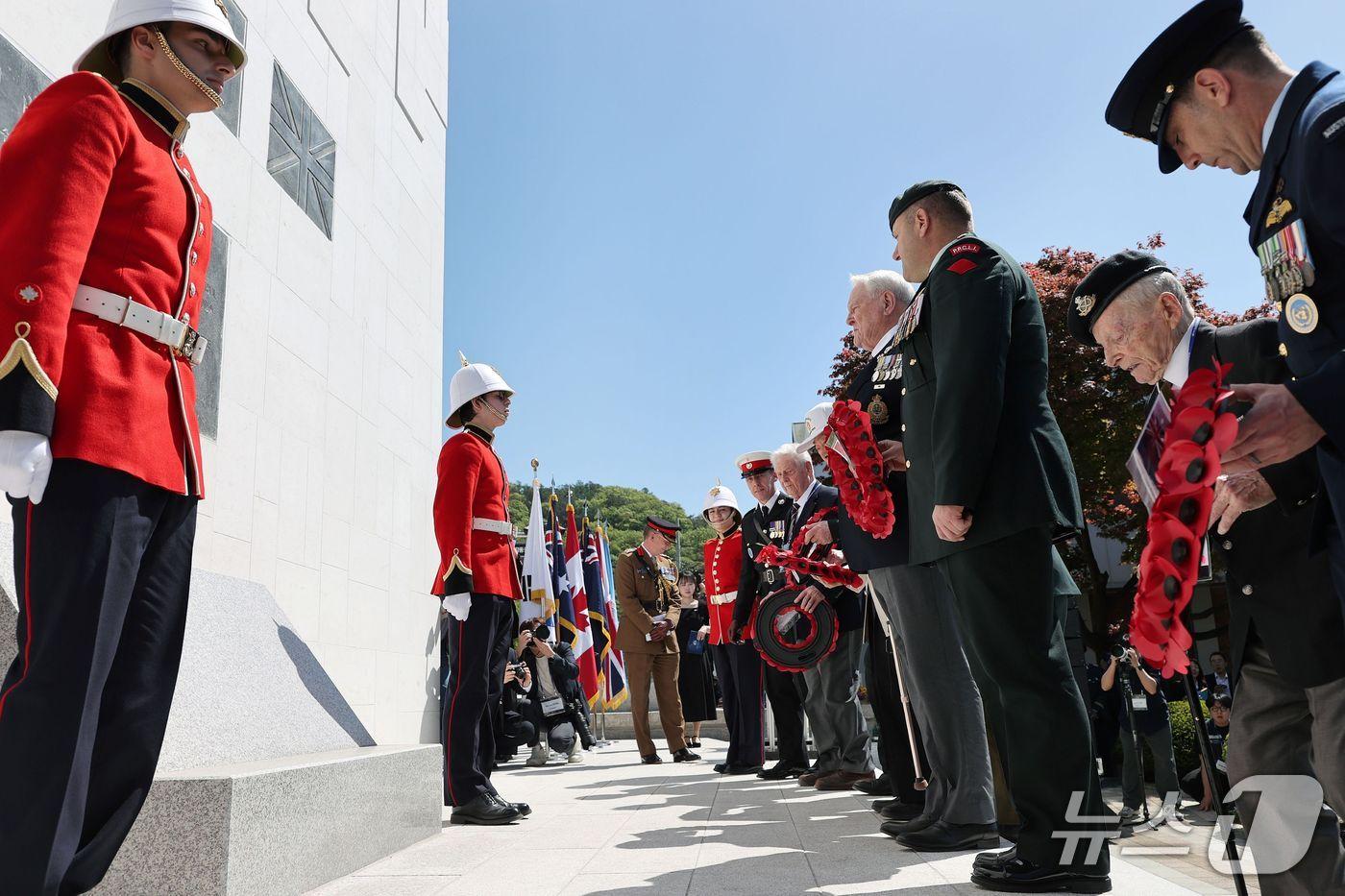 본문 이미지 - 24일 경기 가평군 영연방 참전비에서 '영연방 한국전쟁 참전 75주년 기념행사'가 열리고 있다.(가평군 제공. 재판매 및 DB 금지)/뉴스1 