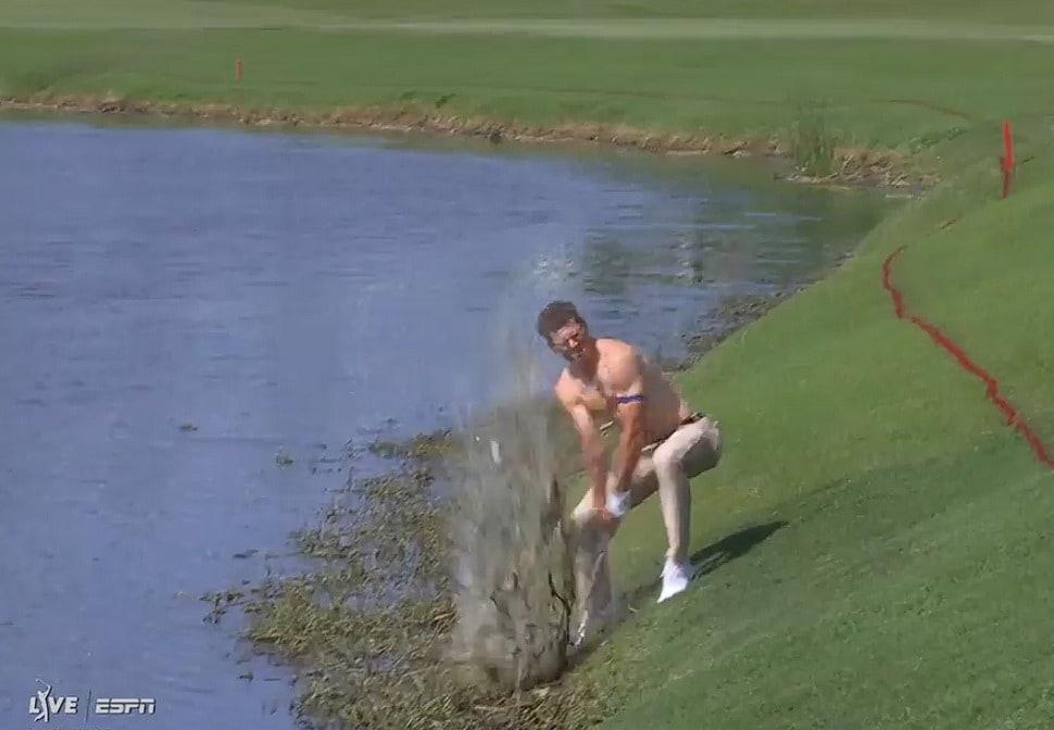 본문 이미지 - 상의 탈의를 하고 샷을 하고 있는 마이클 브레넌. (PGA 투어 홈페이지 캡처)