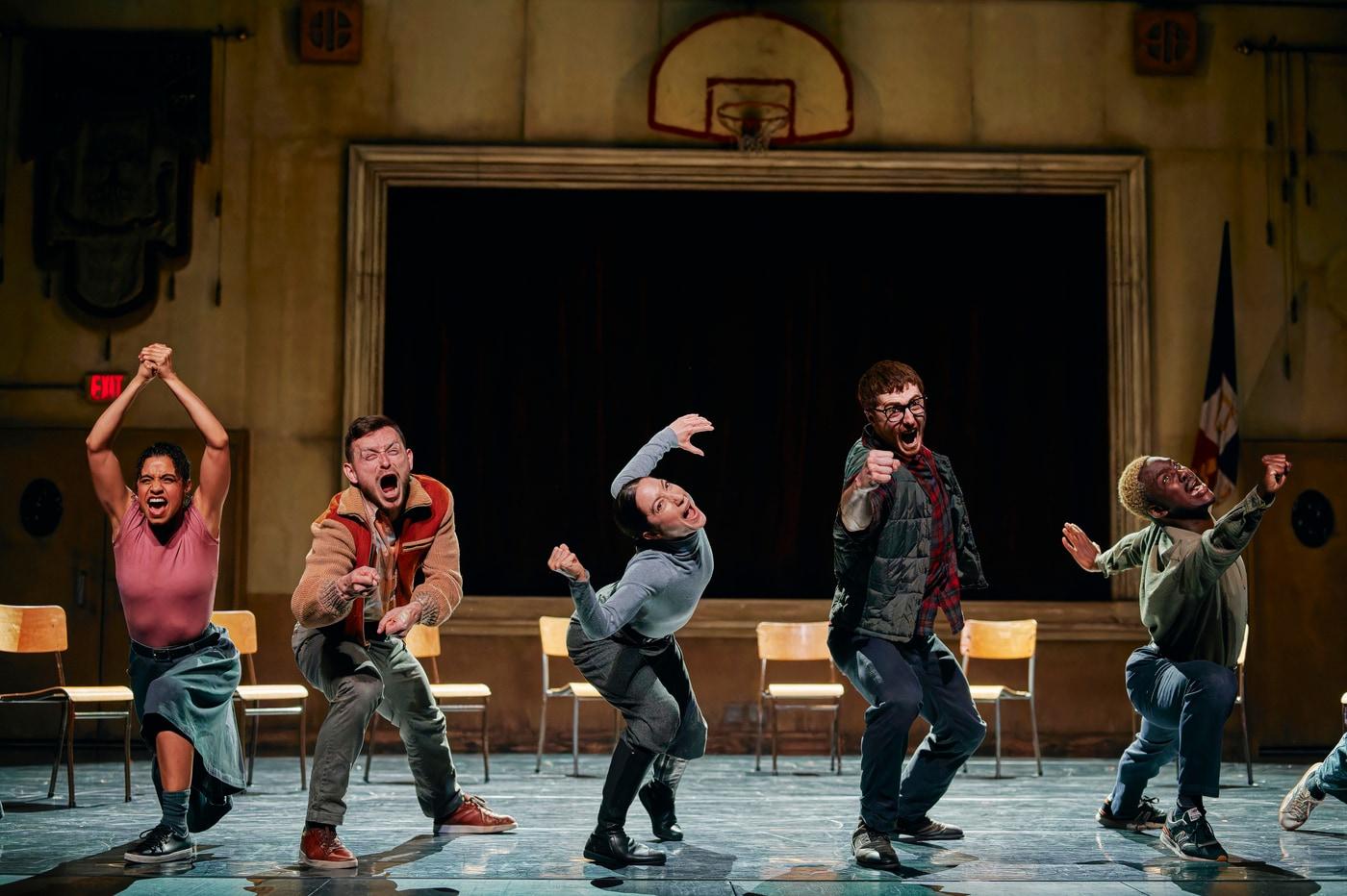 본문 이미지 - '어셈블리 홀' 공연 장면(Credit Romain Tissot)