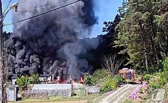 본문 이미지 - 안성 화재 현장. (경기도소방재난본부 제공. 재판매 및 DB 금지) 2026.4.24/뉴스1