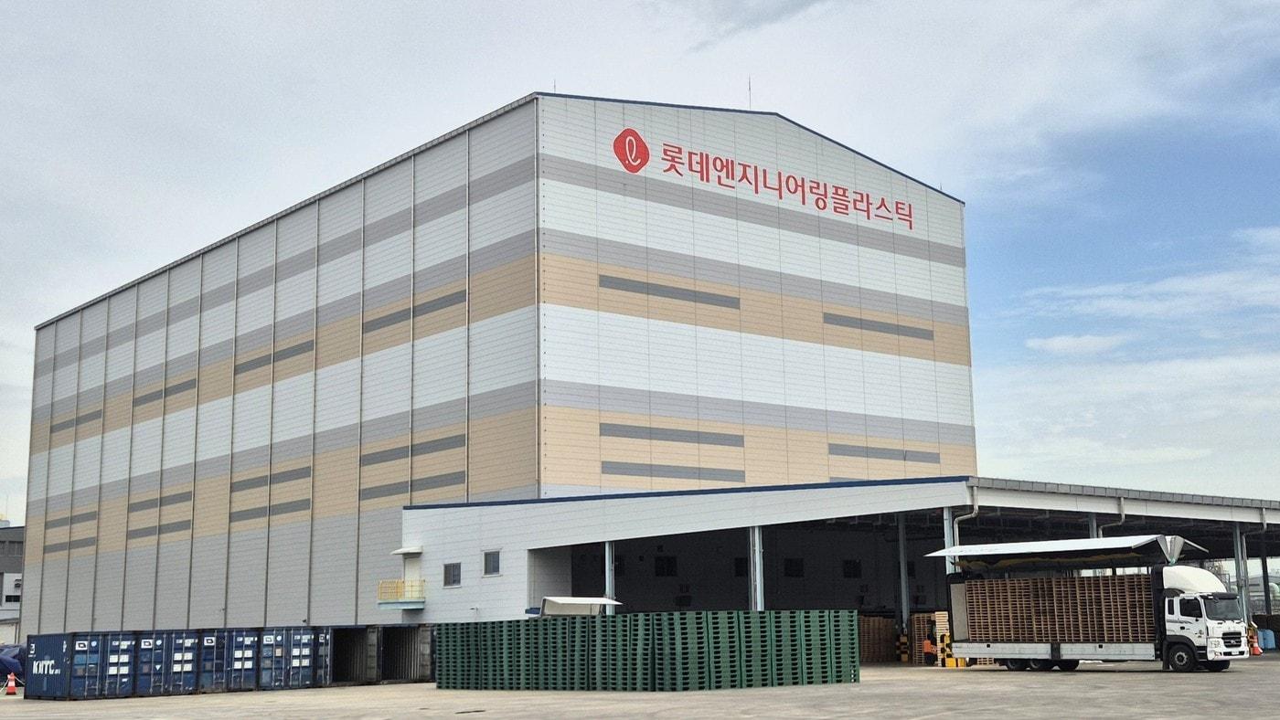 본문 이미지 - 롯데엔지니어링플라스틱 율촌 공장 전경.(롯데케미칼 제공)