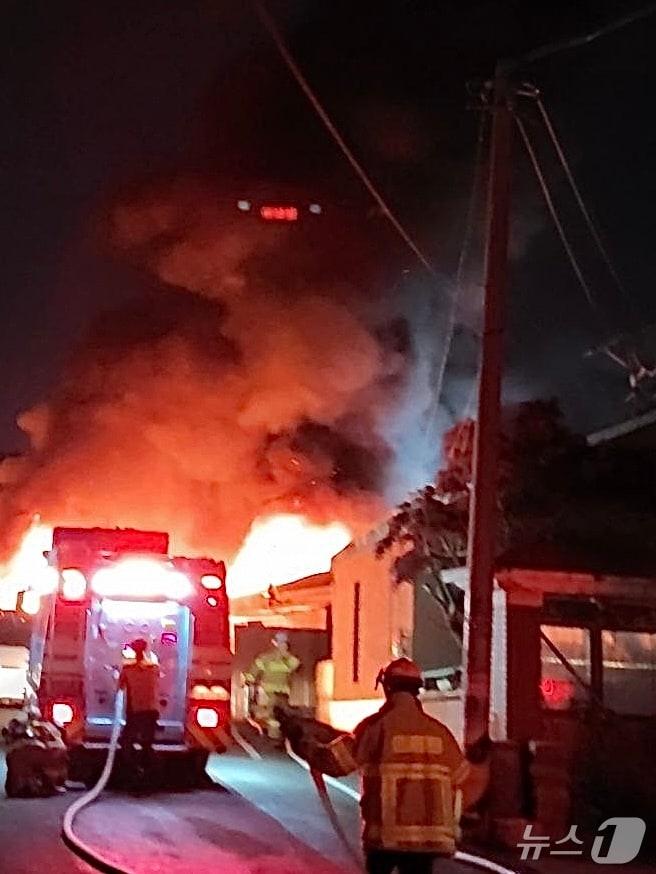 본문 이미지 - 안산 화재 현장/뉴스1 (경기도소방재난본부 제공. 재판매 및 DB 금지)