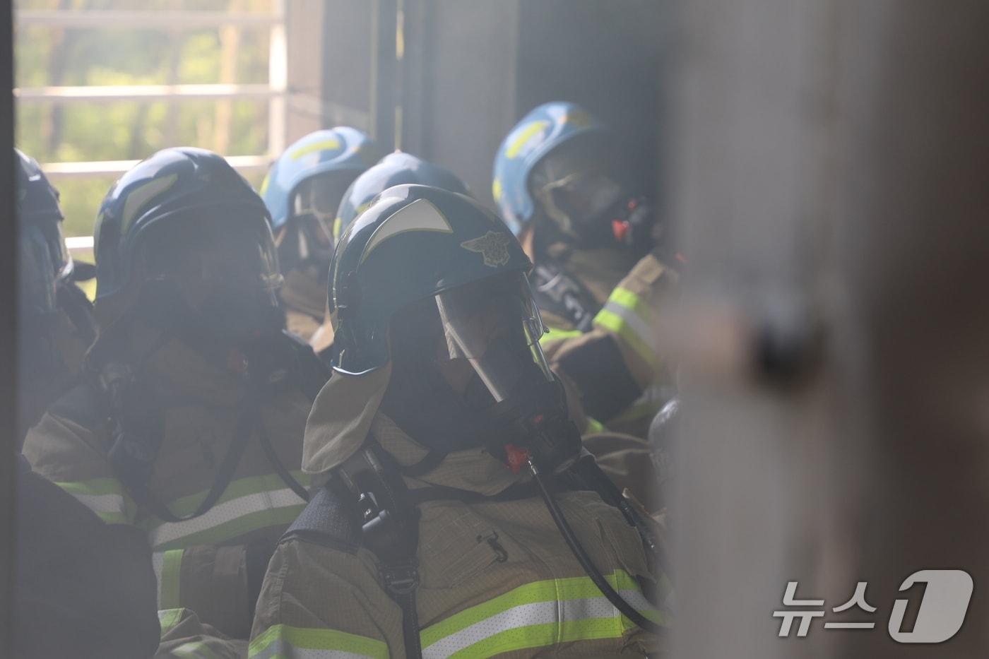 본문 이미지 - 고위험 화재 이상현상 훈련.(전남소방 제공. 재판매 및 DB금지)2026.4.25/뉴스1
