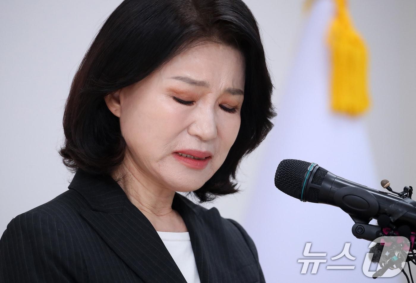 본문 이미지 - 이진숙 전 방송통신위원장이 25일 오전 대구 수성구 국민의힘 대구시당에서 6·3 지방선거 대구시장 불출마를 선언하고 있다. 2026.4.25 ⓒ 뉴스1 공정식 기자