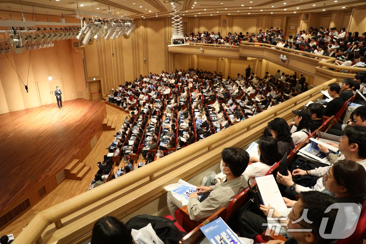 본문 이미지 - 25일 서울 성동구 한양대학교 백남음악관에서 600여 명의 학부모가 참석한 가운데 '2027학년도 한양대학교 전형계획 학부모 설명회’가 열리고 있다. (한양대 제공. 재판매 및 DB 금지) 2026.4.25 ⓒ 뉴스1