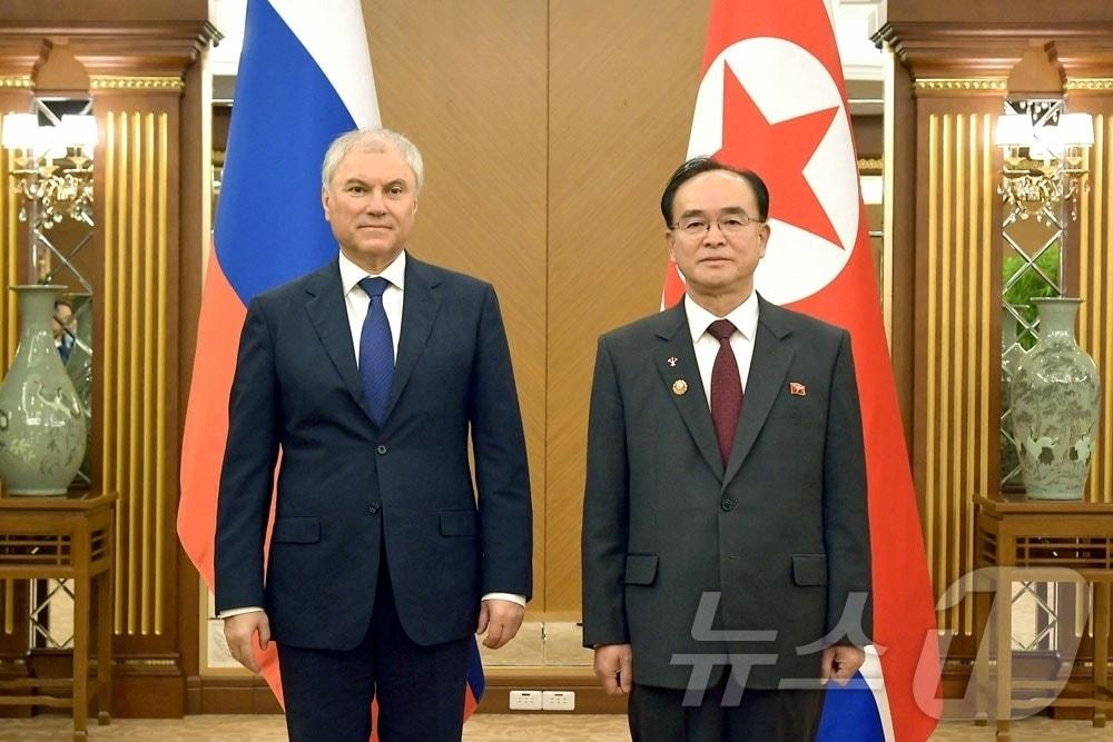 본문 이미지 - (평양 노동신문=뉴스1) = 북한 노동당 기관지 노동신문은 "4월 25일 금수산영빈관에서 조선민주주의인민공화국 최고인민회의 상임위원회 위원장 조용원 동지와 러시아연방 국가회의 의장 뱌체슬라프 볼로딘 동지 사이의 상봉(회담)이 있었다"라고 보도했다. [국내에서만 사용가능. 재배포 금지. DB 금지. For Use Only in the Republic of Korea. Redistribution Prohibited] rodongphoto@news1.kr