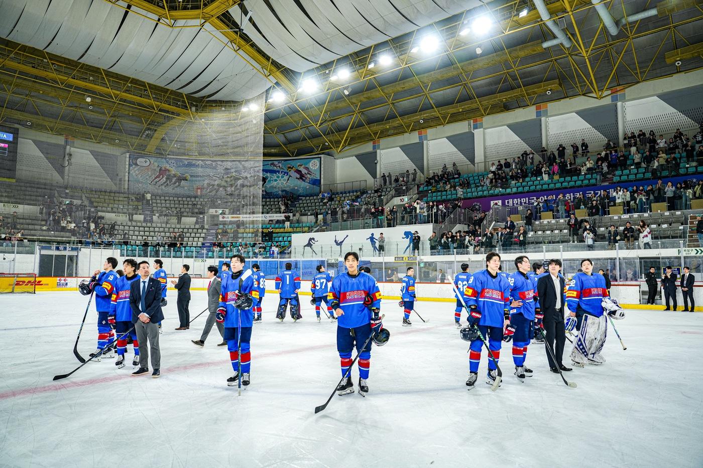 본문 이미지 - 한국 남자 아이스하키 대표팀이 2026 국제아이스하키연맹(IIHF) 세계선수권 디비전 1 그룹 대회를 앞두고 치른 마지막 리허설에서 에스토니아에 역전패했다.  (대한아이스하키협회 제공)