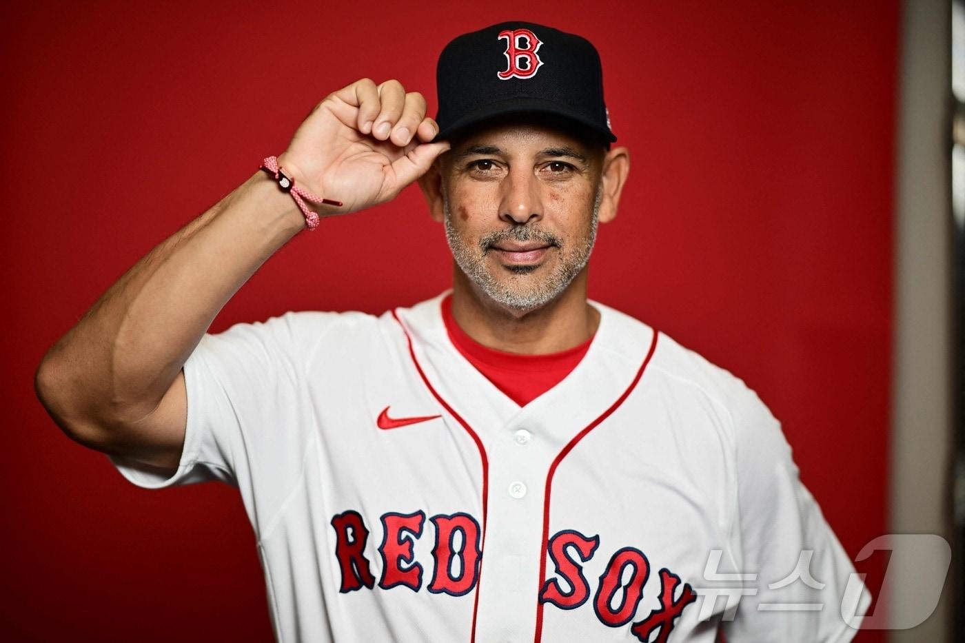 본문 이미지 - MLB 보스턴 알렉스 코라 감독이 성적 부진으로 경질됐다. ⓒ AFP=뉴스1