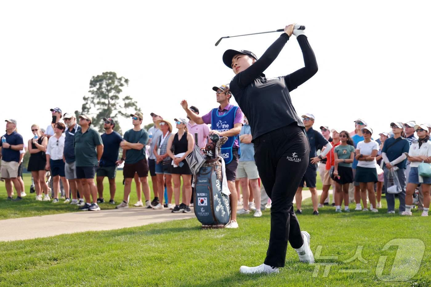 본문 이미지 - 윤이나가 LPGA 셰브론 챔피언십 3라운드를 5위로 마쳤다. ⓒ AFP=뉴스1