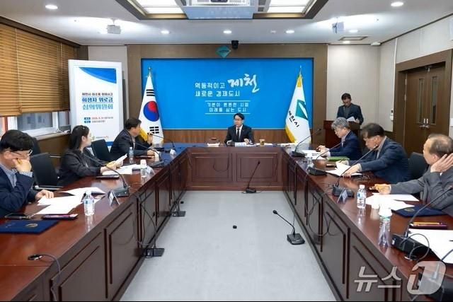 본문 이미지 - 지난 3월 31일 처음으로 열린 제천 '하소동 화재 사고 사망자 위로금 심의위원회'(제천시 제공. 재판매 및 DB금지) 