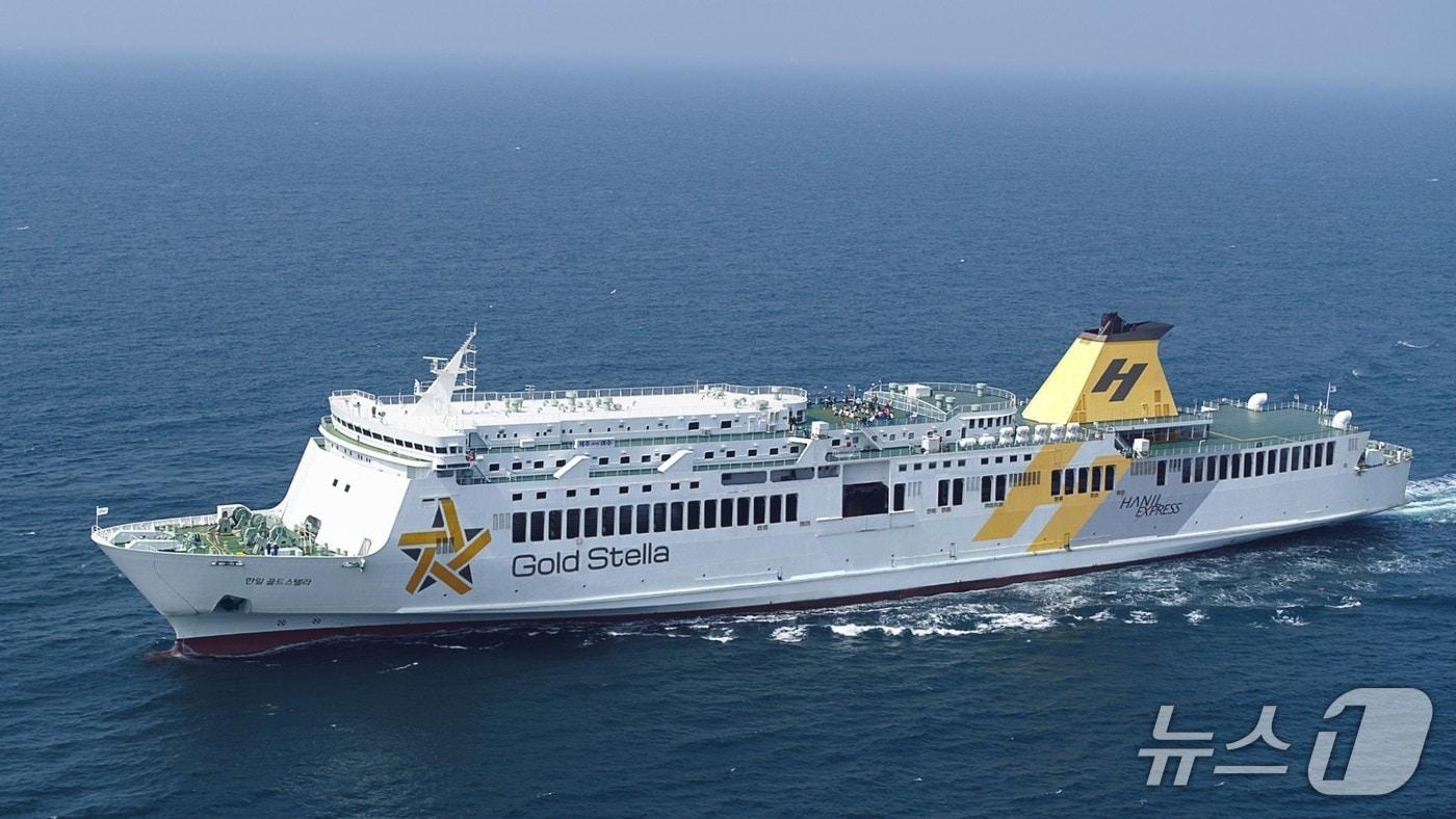 본문 이미지 - 연안선박 현대화 펀드를 통해 완도~제주 항로에 투입된 1만9700톤급 한일고속의 골드스텔라호(해양수산부 제공)