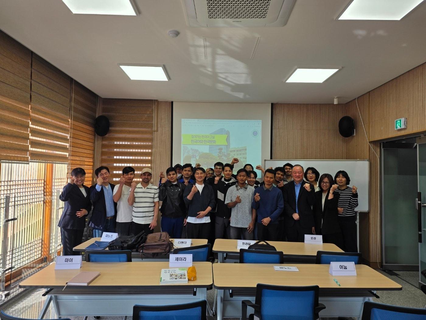 본문 이미지 - '찾아가는 한국어 교실' 운영 모습.(공주대 제공. 재판매 및 DB금지)/뉴스1