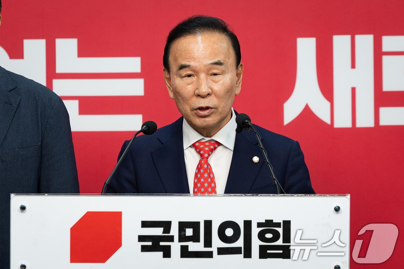 본문 이미지 - 박덕흠 국민의힘 공천관리위원장. 2026.4.26 ⓒ 뉴스1 유승관 기자