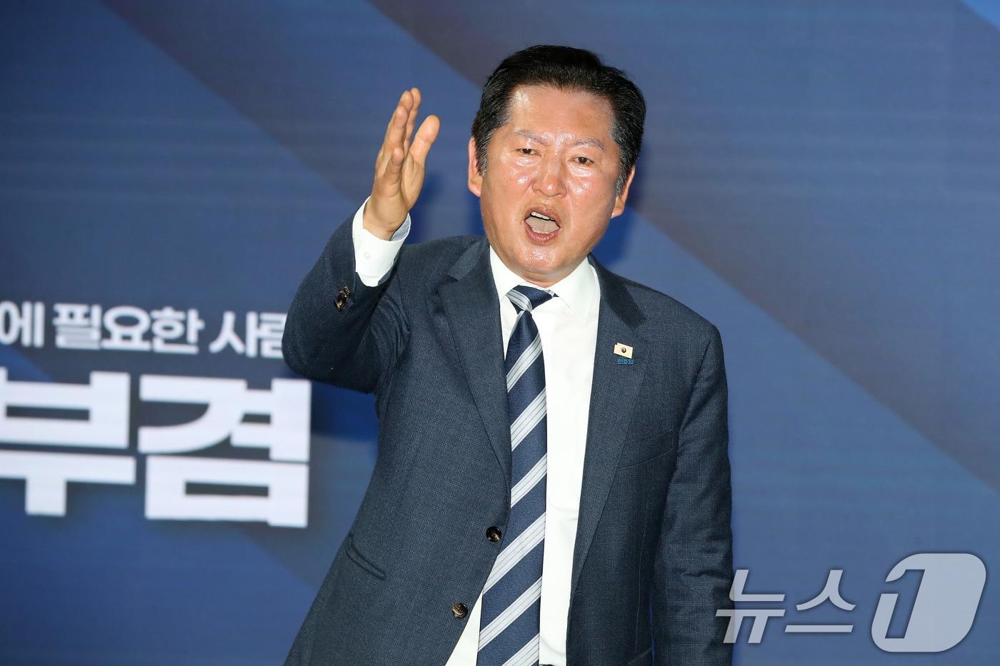 본문 이미지 - 정청래 더불어민주당 대표가 26일 오후 대구 달서구 김부겸 대구시장 예비후보 선거사무소 개소식에서 연설하고 있다. 2026.4.26 ⓒ 뉴스1 공정식 기자