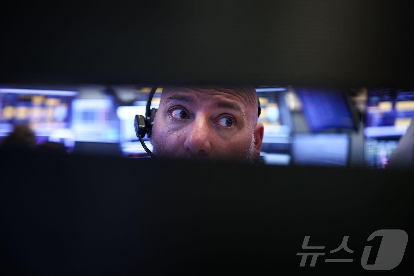 본문 이미지 - 뉴욕증권거래소 트레이더 ⓒ AFP=뉴스1