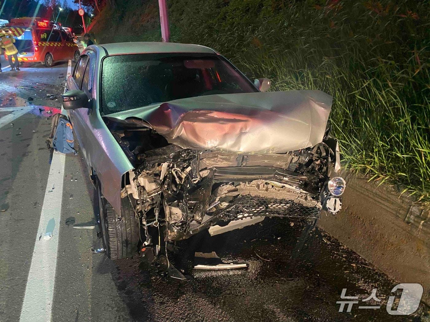 본문 이미지 - 강원 동해 평릉동 교통사고 현장.(강원도소방본부 제공, 재판매 및 DB금지)