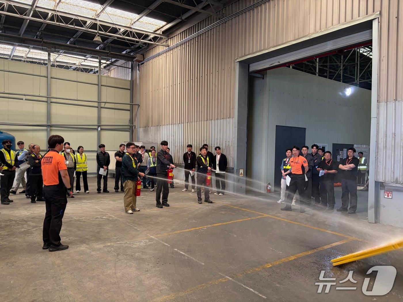 본문 이미지 - 이스타항공 중대산업재해 예방 비상 대응 훈련 현장 사진(이스타항공 제공)