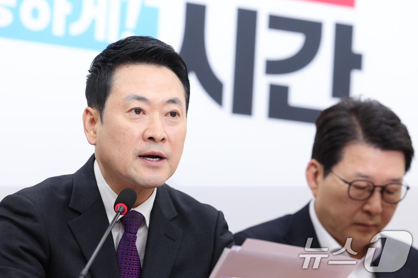 본문 이미지 - 장동혁 국민의힘 대표가 27일 서울 여의도 국회에서 열린 최고위원회의에서 발언하고 있다. 2026.4.27 ⓒ 뉴스1 신웅수 기자