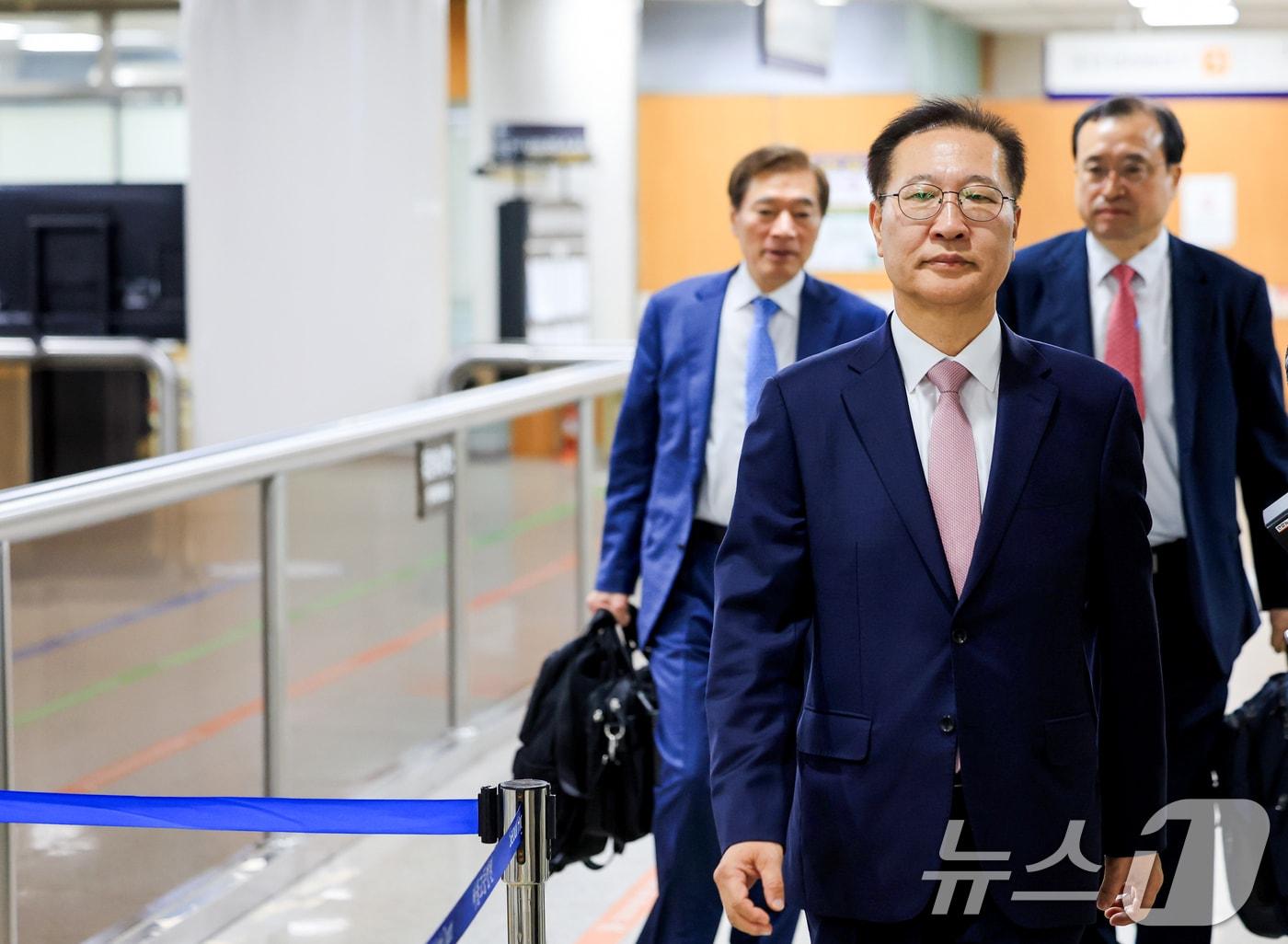 본문 이미지 - 12·3 비상계엄 사태에 가담하고 김건희 여사 관련 수사를 무마하려 한 혐의로 기소된 박성재 전 법무부 장관. ⓒ 뉴스1