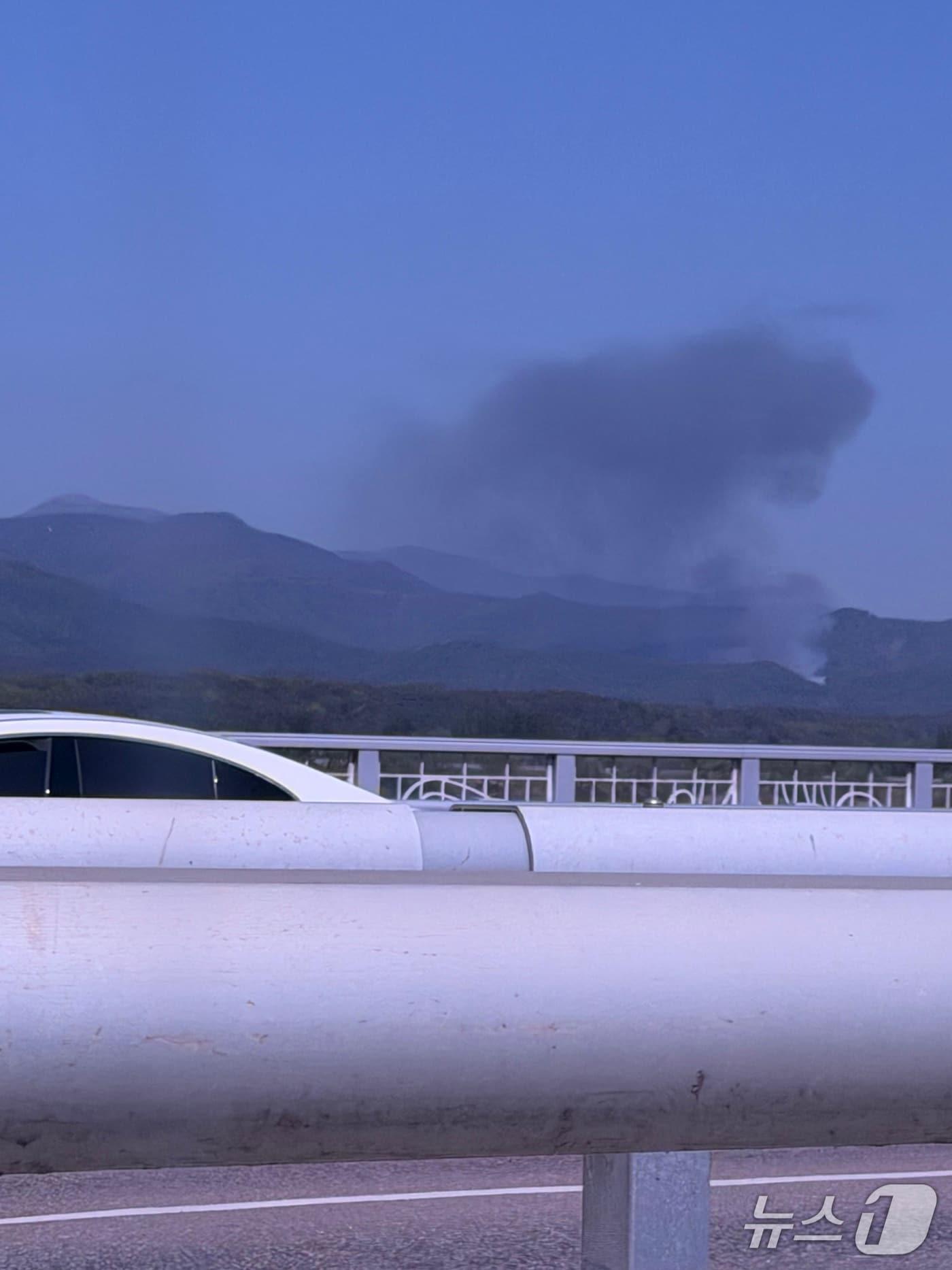 본문 이미지 - 춘천 서면 서상리 산불 현장.2026.4.27 / 뉴스1  한귀섭 기자