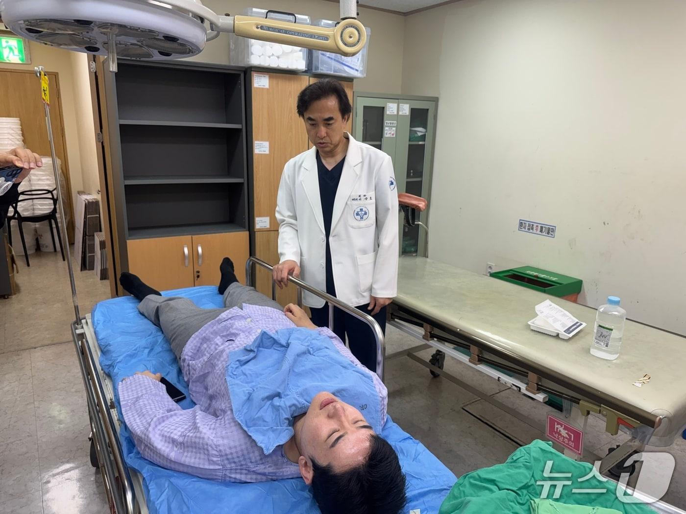 본문 이미지 - 선거 운동 중 커피 테러를 당한 정이한 후보가 입원해 치료를 받고 있다.(개혁신당 부산시당 제공. 재판매 및 DB금지)