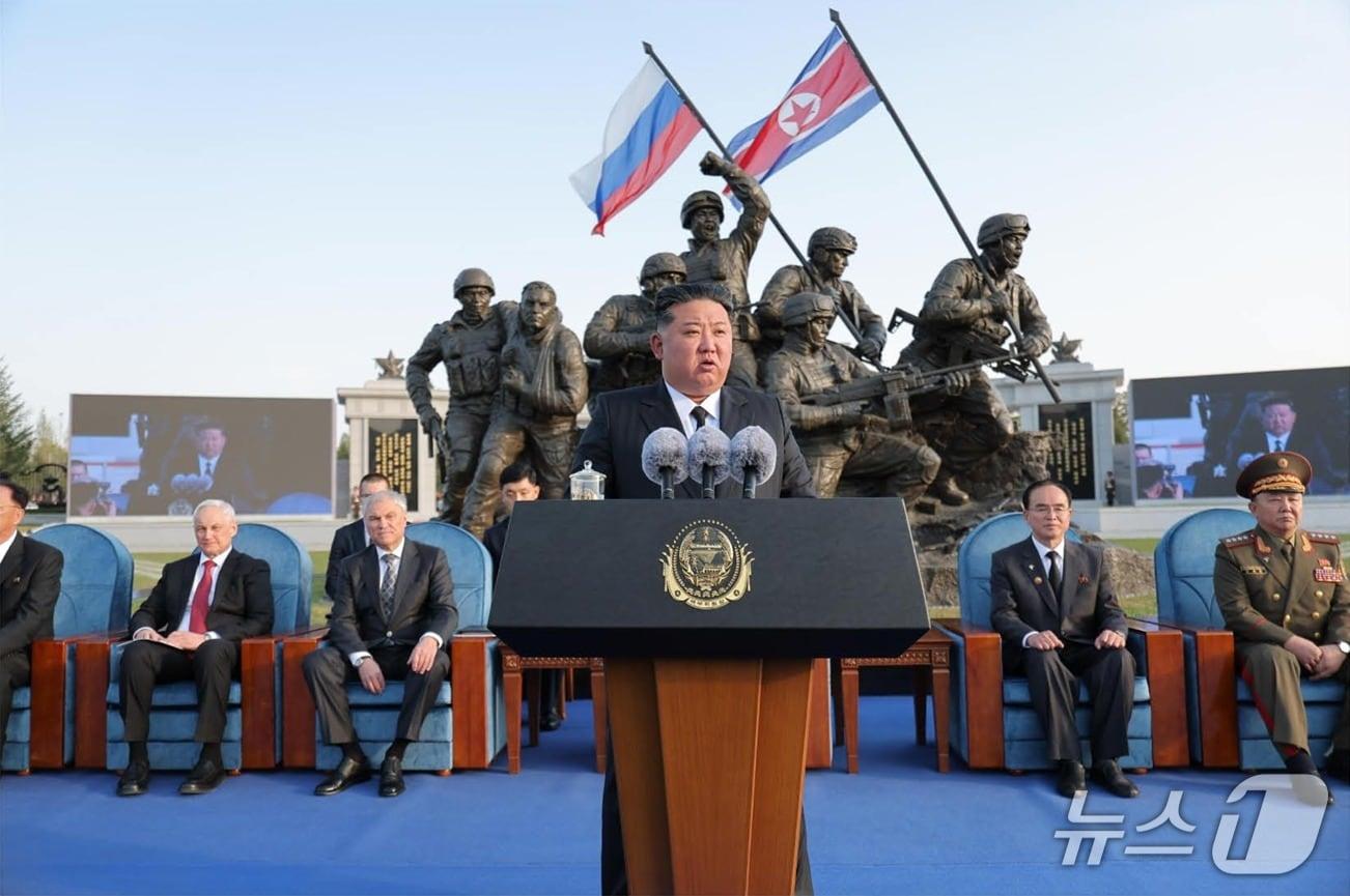 본문 이미지 - (평양 노동신문=뉴스1) = 북한 노동당 기관지 노동신문은 27일 "조선민주주의인민공화국의 신성한 권위와 존엄을 지켜 열렬한 애국충심으로 역사에 전무한 기적적인 승전신화를 창조한 조선인민군 해외군사작전 참전용사들의 위대한 영웅정신을 칭송하는 전투위훈기념관이 수도의 명당자리에 훌륭히 건립됐다"라고 보도했다.[국내에서만 사용가능. 재배포 금지. DB 금지. For Use Only in the Republic of Korea. Redistribution Prohibited] rodongphoto@news1.kr