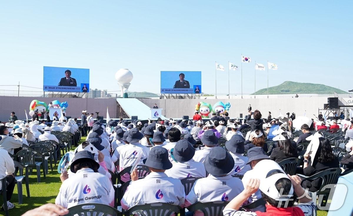 본문 이미지 - 제16회 경기도장애인체육대회 개막식 때 모습.(광주시 제공)