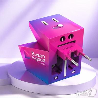 본문 이미지 - 2025년 공모전 최우수상 수상작 B-Connect 여행용 어댑터 (부산 도시브랜드 굿즈 홈페이지 캡처. 재판매 및 DB금지)