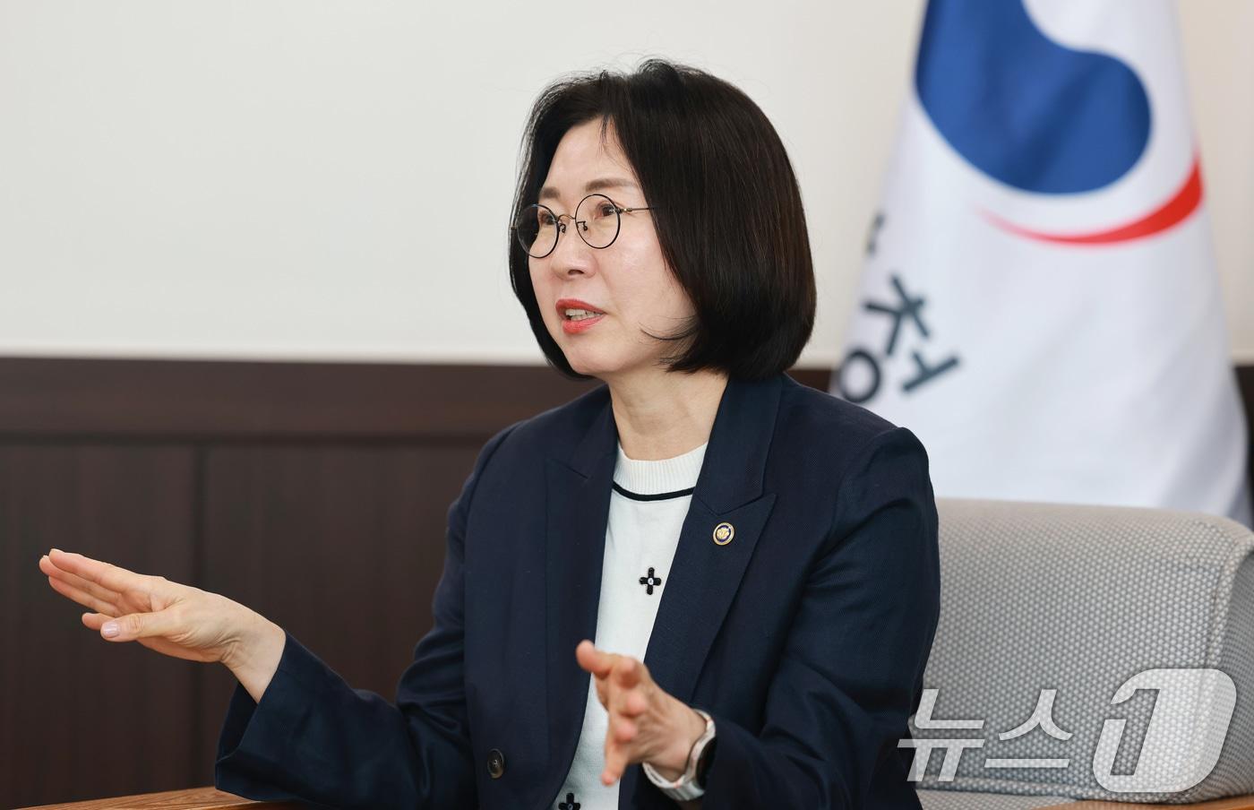 본문 이미지 - 이미선 기상청장이 서울 동작구 기상청에서 뉴스1과 인터뷰를 갖고 있다. ⓒ 뉴스1 임세영 기자
