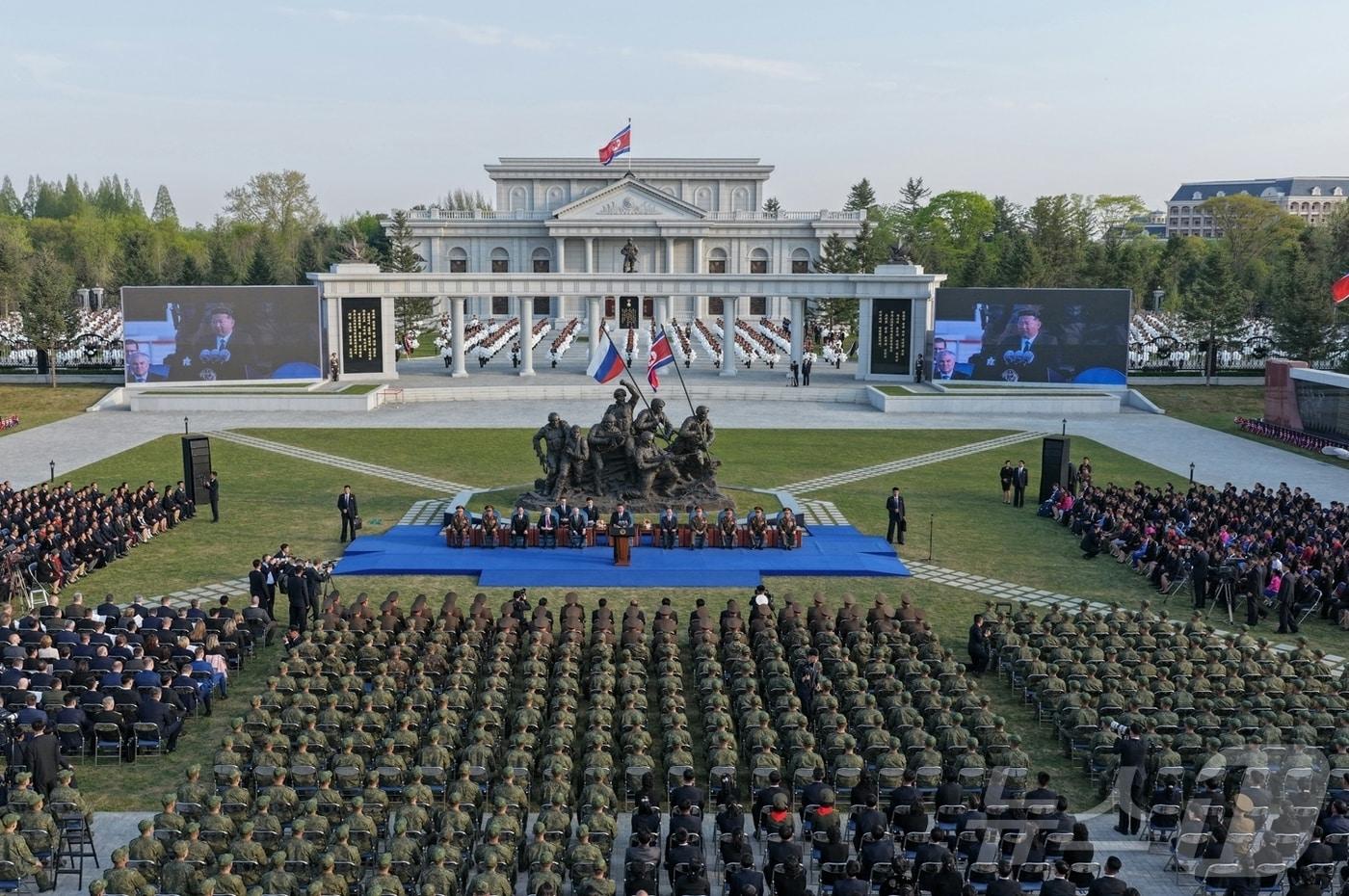 본문 이미지 - (평양 노동신문=뉴스1) = 북한이 러시아 파병군을 기리기 위해 건설한 해외군사작전 전투위훈기념관. [국내에서만 사용가능. 재배포 금지. DB 금지. For Use Only in the Republic of Korea. Redistribution Prohibited] rodongphoto@news1.kr