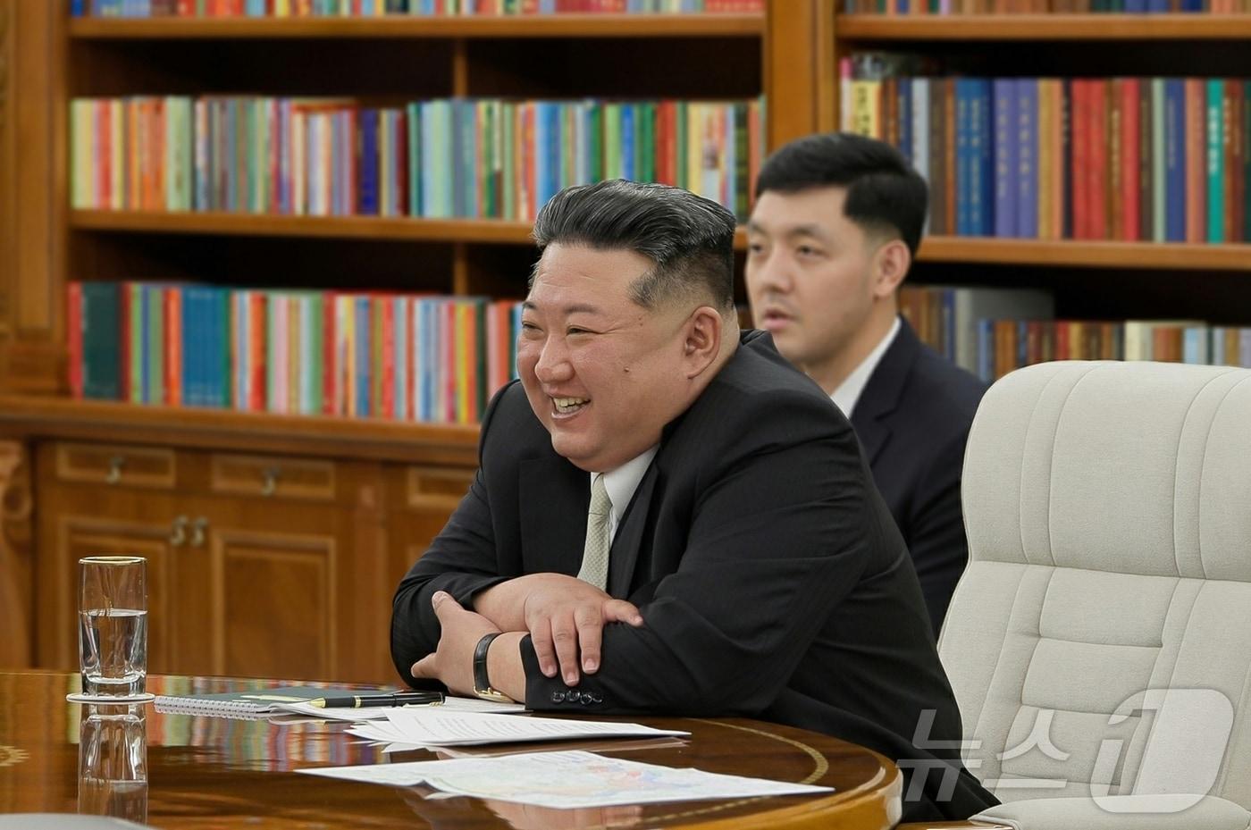 본문 이미지 - (평양 노동신문=뉴스1) = 김정은 북한 노동당 총비서. [국내에서만 사용가능. 재배포 금지. DB 금지. For Use Only in the Republic of Korea. Redistribution Prohibited] rodongphoto@news1.kr