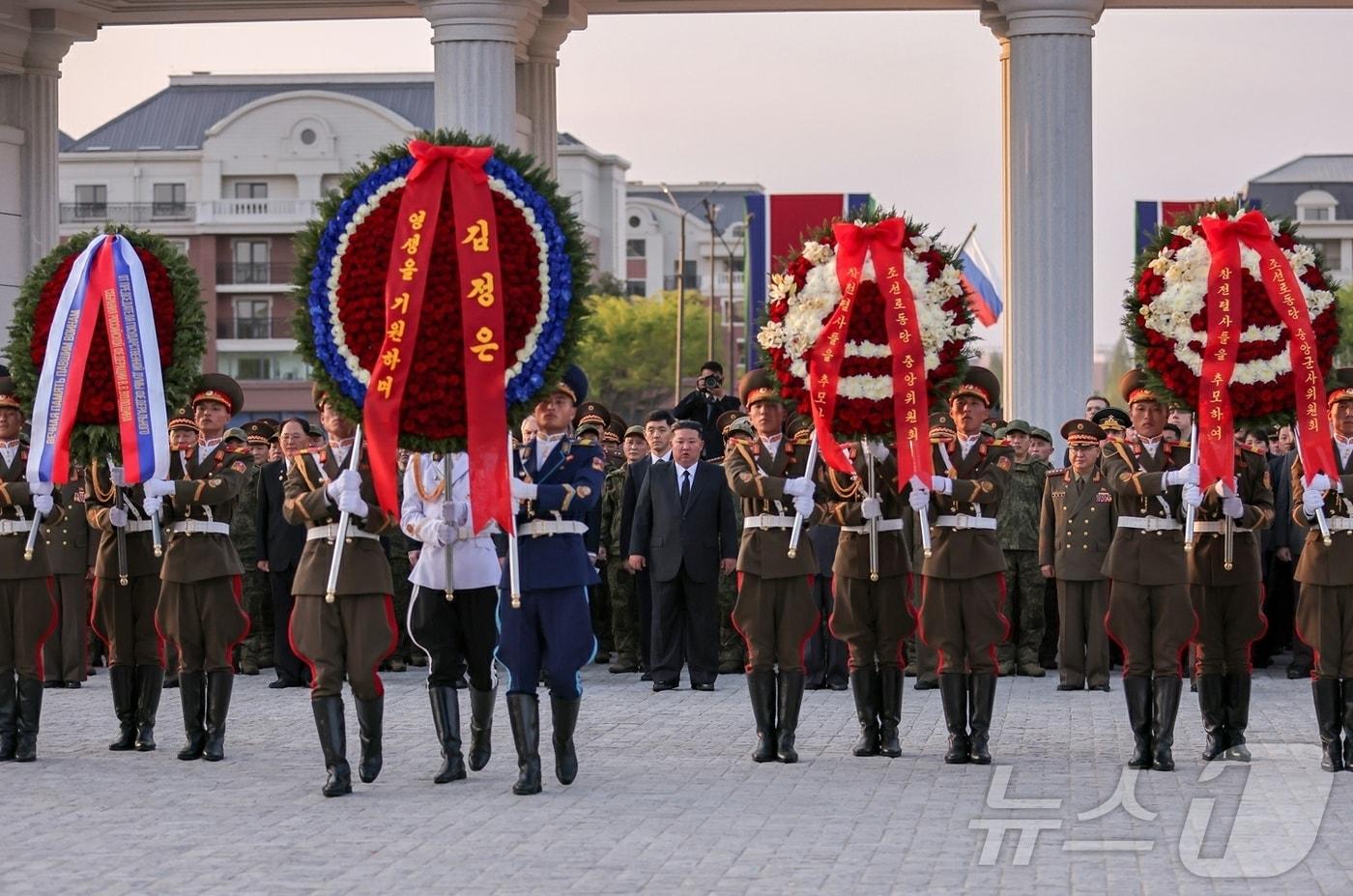 본문 이미지 - (평양 노동신문=뉴스1) = 북한 노동당 기관지 노동신문은 27일 "김정은 노동당 총비서가 26일 평양에서 진행된 해외군사작전 전투위훈기념관 준공식 연설에서 참전 군인들의 희생과 충성을 강조했다＂라고 보도했다. 이 기념관은 북한의 러시아 파병을 기리기 위해 건설됐다. [국내에서만 사용가능. 재배포 금지. DB 금지. For Use Only in the Republic of Korea. Redistribution Prohibited] rodongphoto@news1.kr